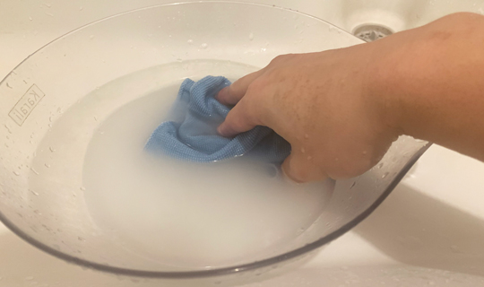 ドアノブ掃除に溶液をつくる