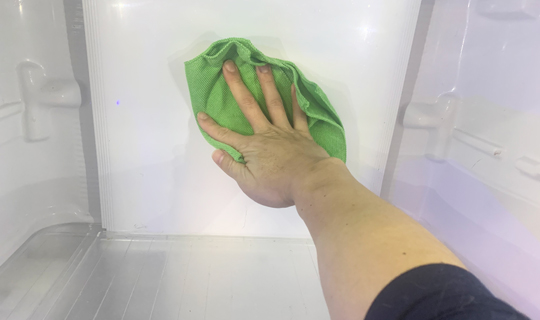 冷蔵庫の中身を乾拭き