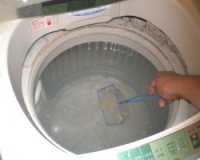 洗濯機のカビや臭いの原因を掃除。